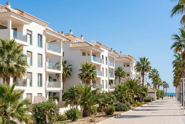 Le marché immobilier de Torrevieja en 2026 : prix par quartier, tendances et pièges pour acheteurs français